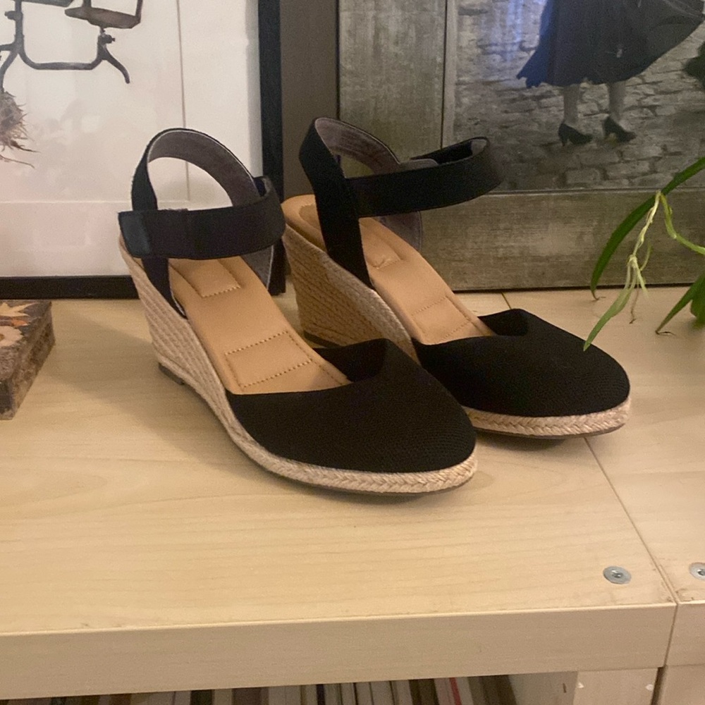 Adorable Kelly and Katie wedges.